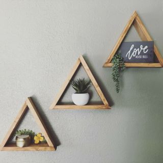 Kệ treo tường hình tam giác
