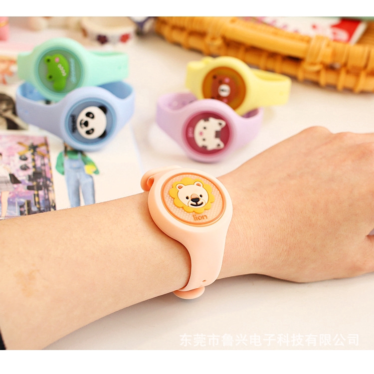 Vòng tay mềm chống muỗi họa tiết đáng yêu cho bé