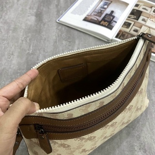 Túi C0ach Clutch đơn giản cá tính