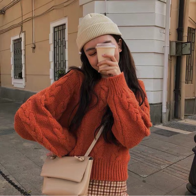 Áo len cam + chân váy kẻ caro