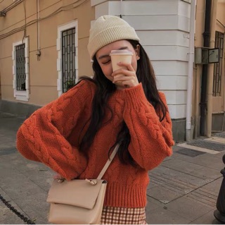 Áo len cam + chân váy kẻ caro