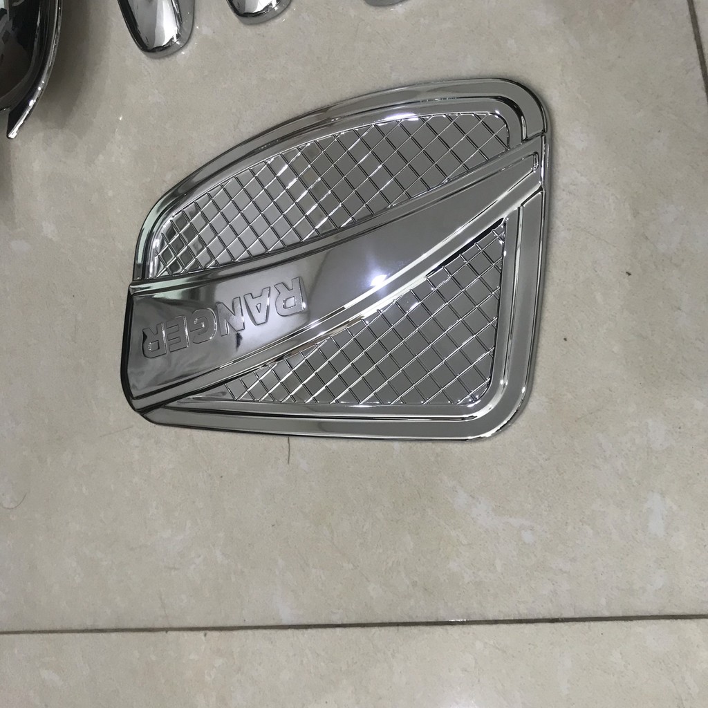 Ốp nắp bình xăng mạ crom xe Ford Ranger 2014-2020 mẫu Mới