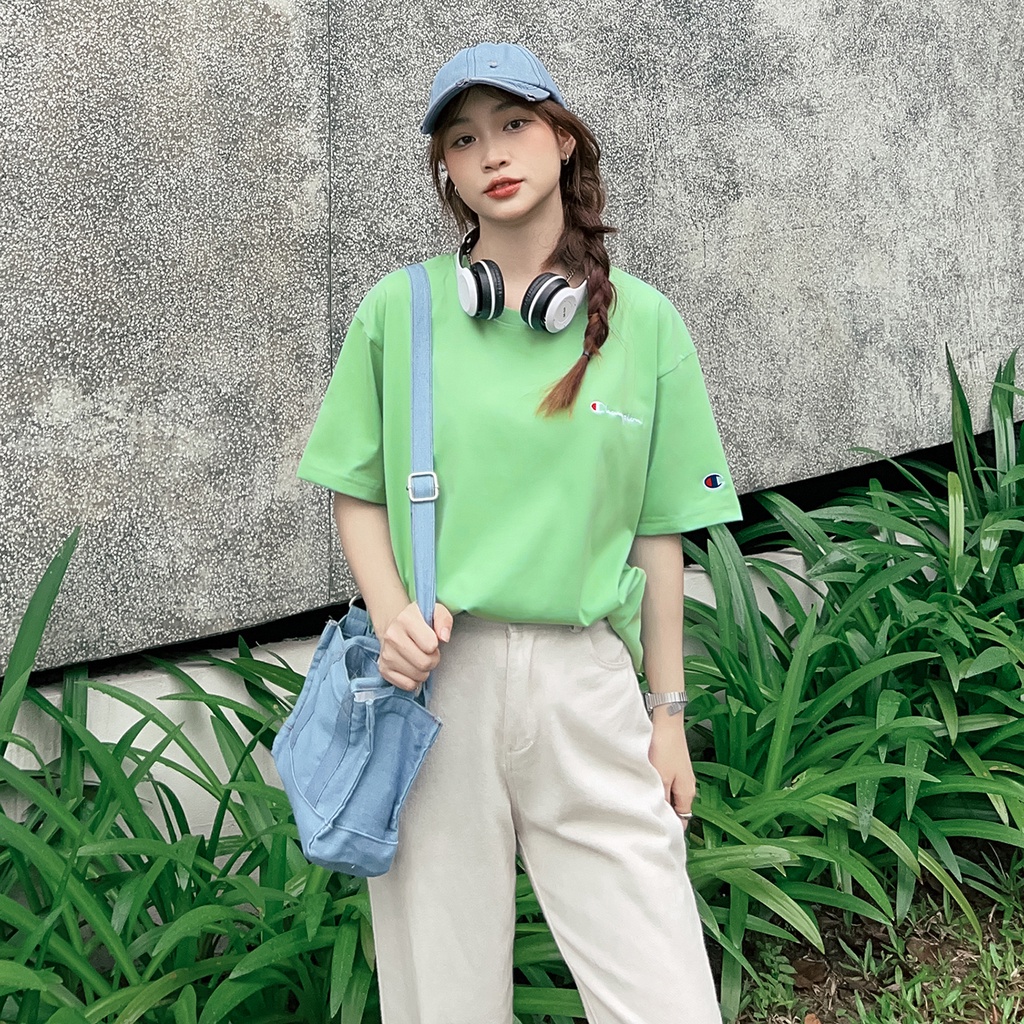 Áo Thun Champion Màu Xanh Lá Cây Nhạt Thêu Chữ Màu Trắng Chất Liệu 100% Cotton Thoáng Mát Form Rộng Thoải Mái