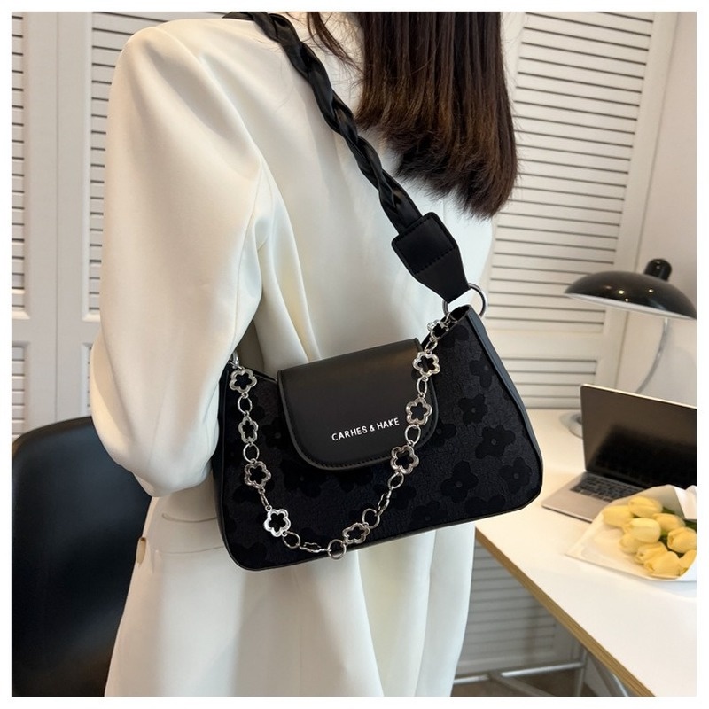 Túi Đeo Chéo Quai Xích Đơn Giản NB00385