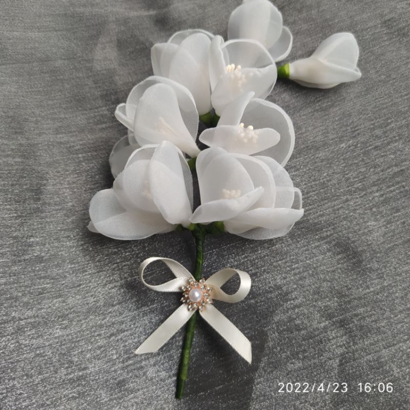 Chùm hoa cài áo handmade Joli màu trắng
