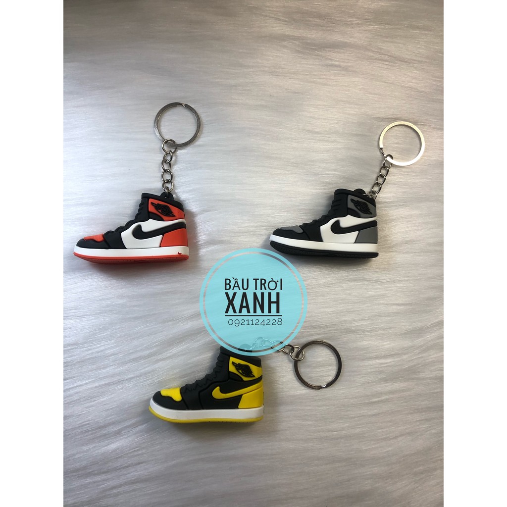 Móc khoá giày sneaker
