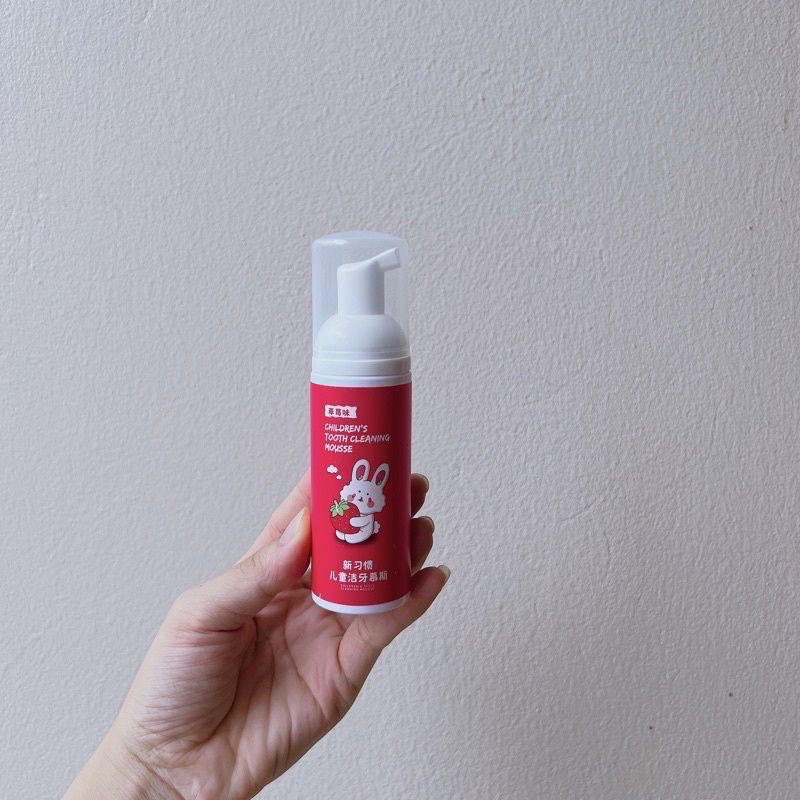 Combo bàn chải đánh răng và kem đánh răng tạo bọt cho bé, giúp bé đánh răng sạch hơn, tiện lợi hơn