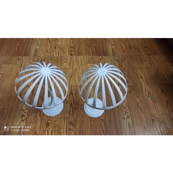 Giá treo trưng bày mũ người lớn, trẻ em bằng nhựa phối viền ren xinh xắn - mắc treo mũ