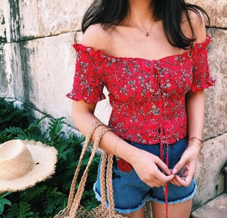 Áo croptop trễ vai đan dây