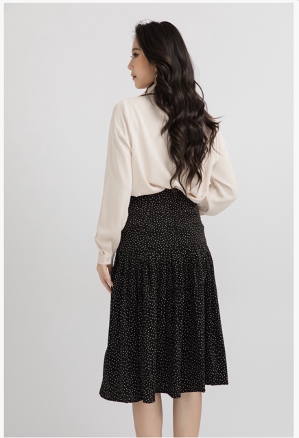 Chân váy chấm bi