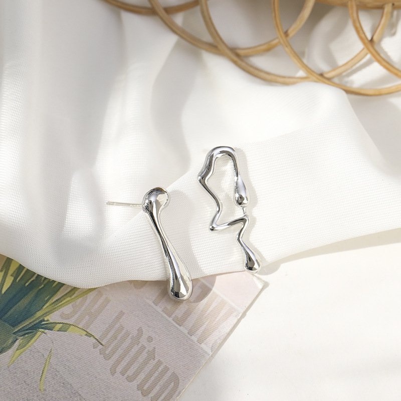 Bông tai hình trù tượng bất đối xứng phá cách cá tính hiện đại Mely H100