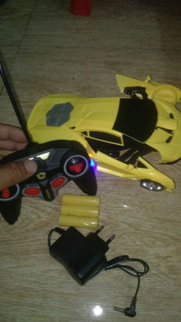 Xe điều khiển từ xa chạy 4 hướng biến thành Robot 82(PIN sạc và tặng kèm PIN)