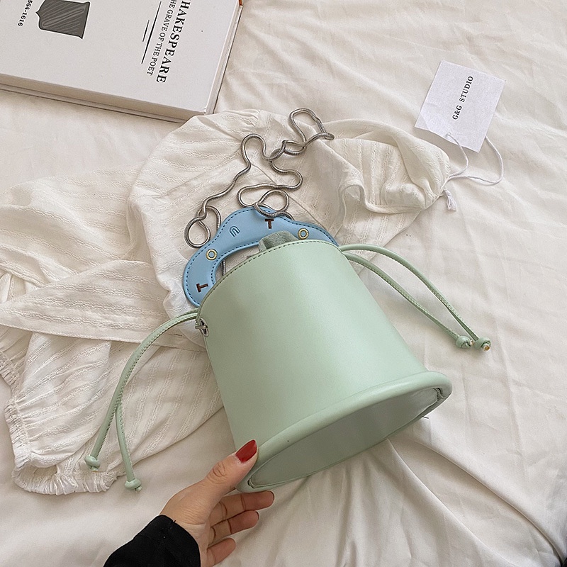 Túi đeo vai IELGY thiết kế đơn giản dễ phối đồ cho nữ