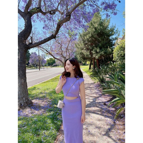 Đầm len body cổ cao cut out