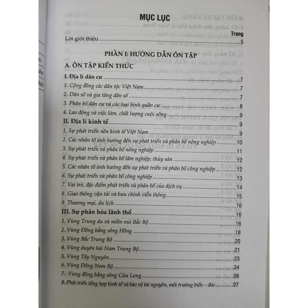 Sách - Hướng dẫn ôn tập thi vào lớp 10 môn Địa lí