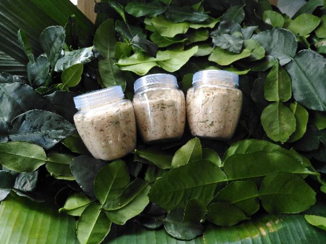 Lá chanh thái. 100g lá chúc 20k