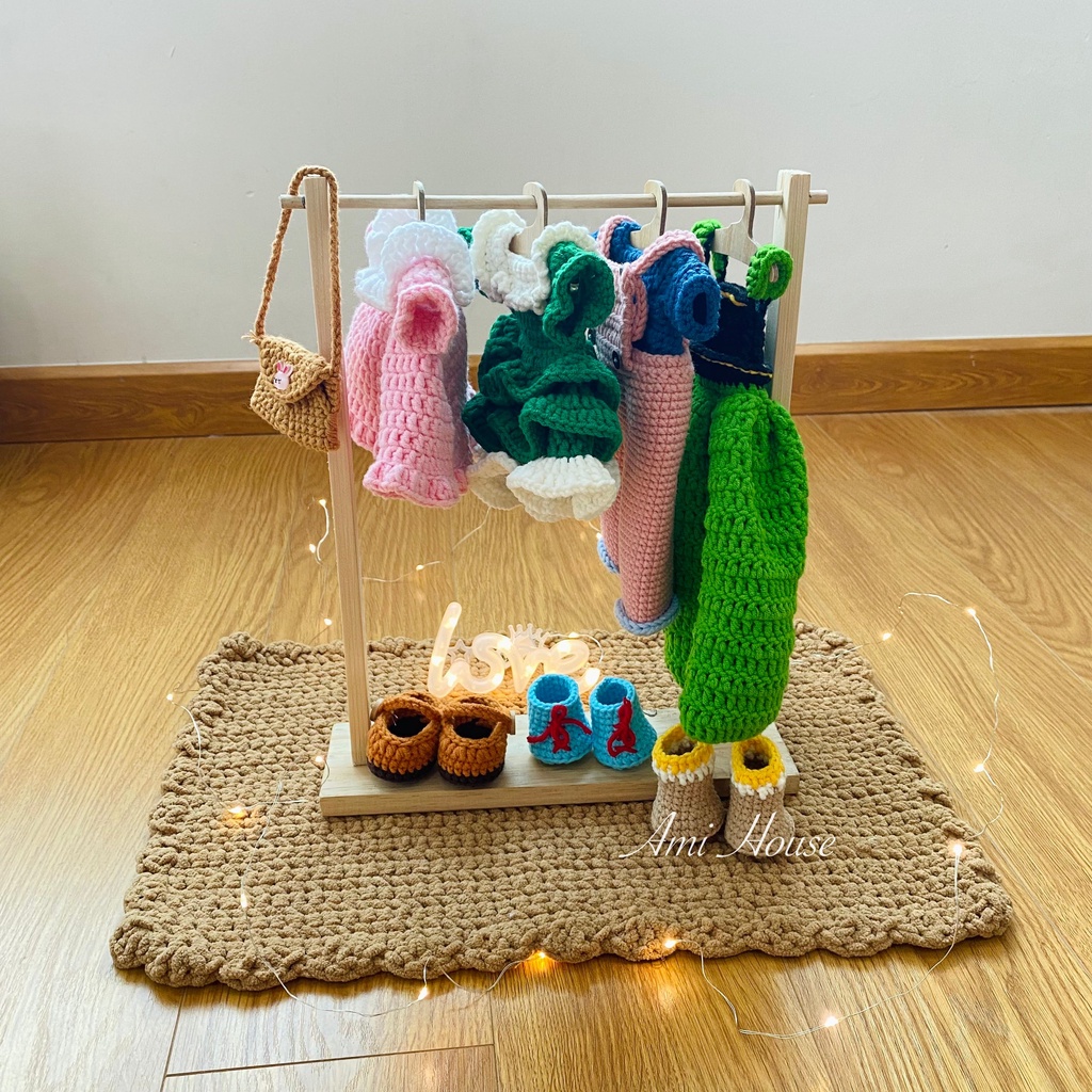 Giá treo đồ búp bê, móc treo quần áo, đầm váy cho búp bê len