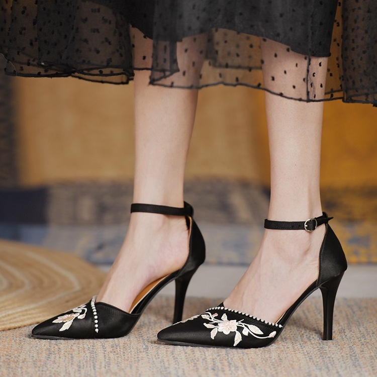 Giày cao gót thêu hoa 3.54 Inches Size lớn 35-43