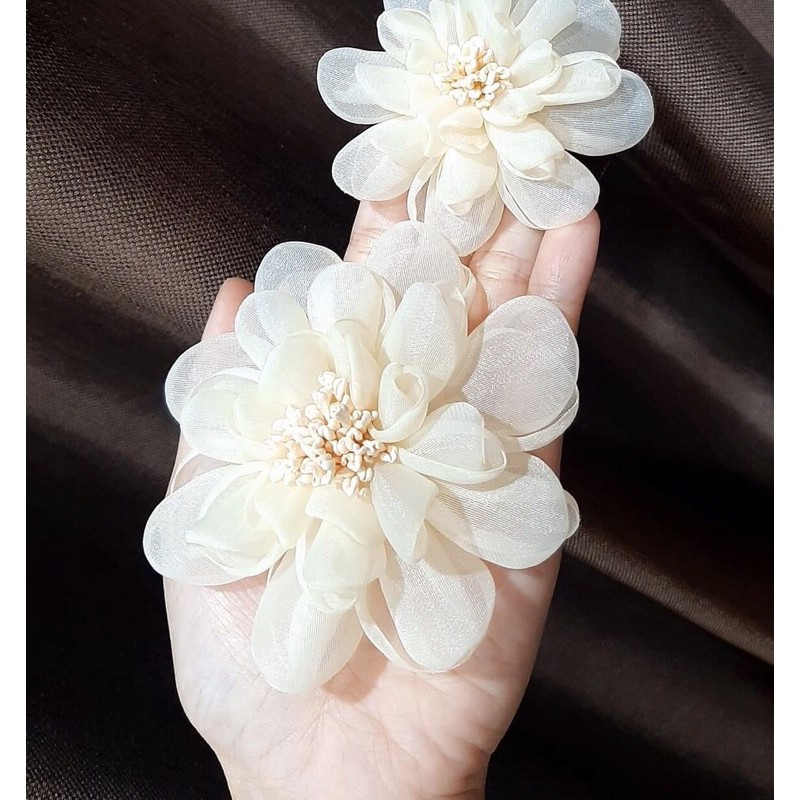 hoa voan cài áo handmade xinh xắn