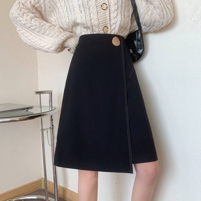 Chân váy A viền chỉ nổi