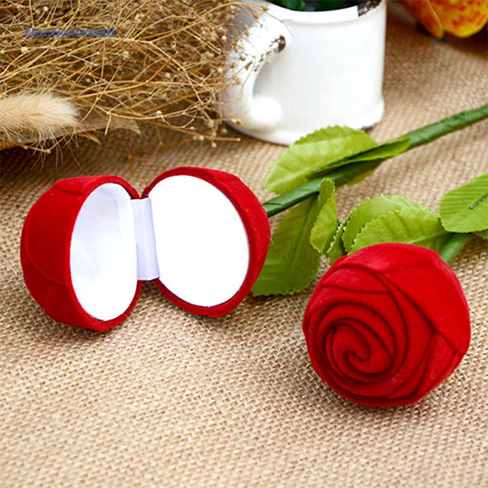 Hộp đựng nhẫn thiết kế hình hoa hồng đẹp mắt