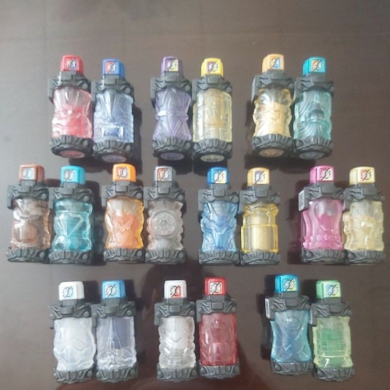 -Đồ chơi Full Bottle  của series phim Siêu nhân Kamen rider build