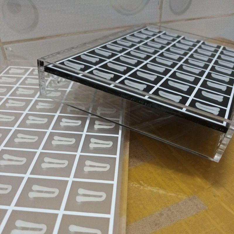 Khay trưng nhẫn bằng mica 16×25×3.5