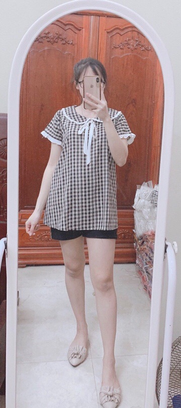 Áo bầu cổ nơ đáng yêu.