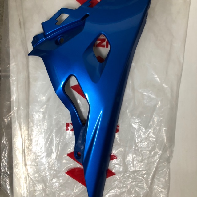 Mỏ cày Xanh Bên Phải Gsx R 150- Phụ tùng chính hãng
