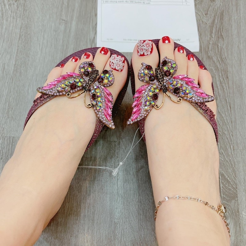dép HVN kim tuyến viền mix charm bướm chúa