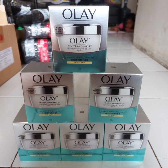 Kem Dưỡng Trắng Da Ban Ngày Olay White Radiance Light Perfecting Day Cream SPF24 50g