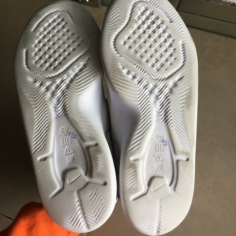 Giày chính hãng đã qua sử dụng