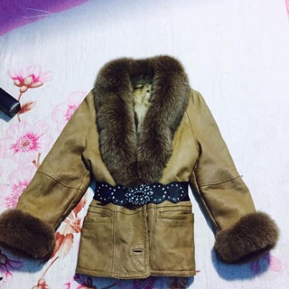 Áo da thật pha cổ lông chồn siêu đẹp ạ