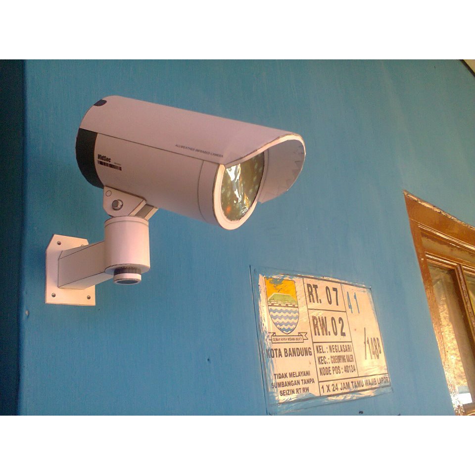 Mô hình camera bằng giấy chân thực tỷ lệ 1/1 sử dụng trang trí