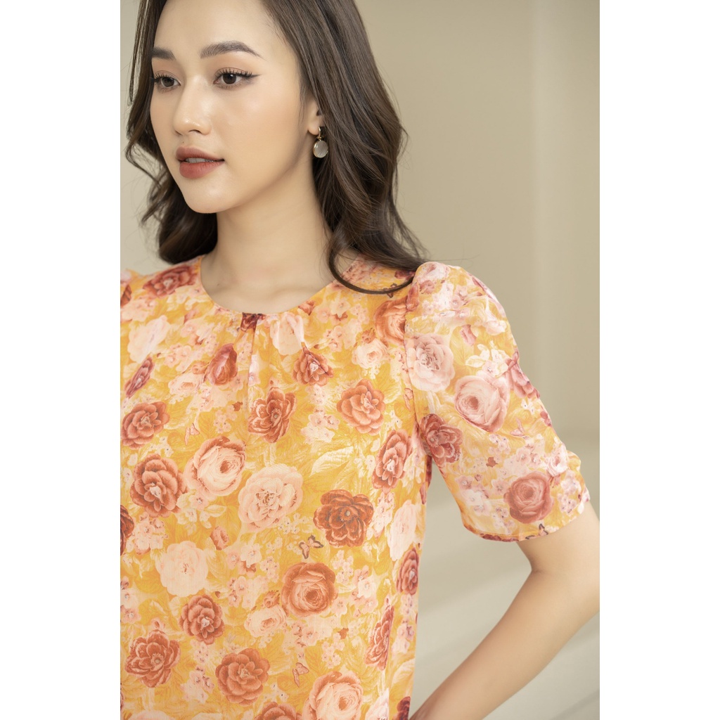 Đầm suông cổ tròn Fiona, Đầm công sở tay nhún bèo lệch gấu họa tiết hoa nhẹ nhàng F452236