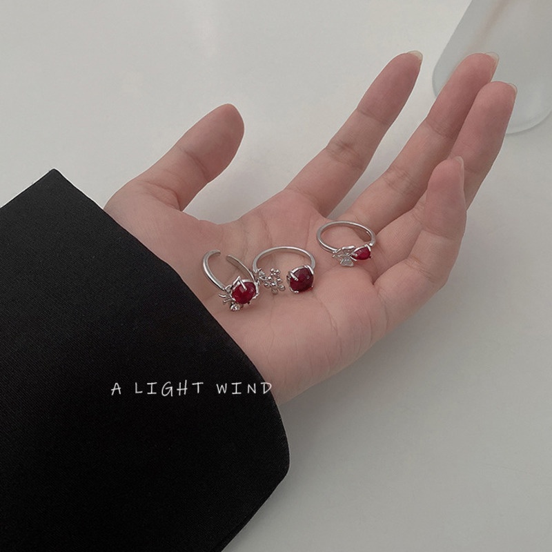 Nhẫn mặt hình hoa và bướm màu đỏ thiết kế hở kiểu dáng đơn giản 191180