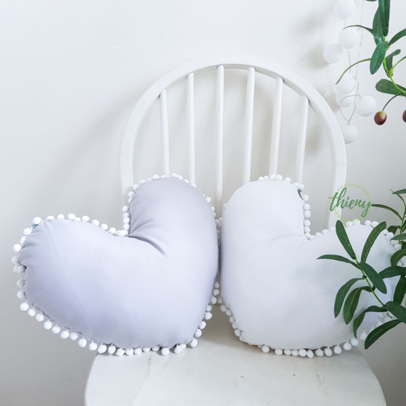 Gối trái tim màu ghi, Gối ôm đã nhồi bông 40x40cm. Vải Cotton cao cấp. Gối tựa trang trí viền pompom