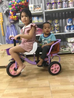Xe đạp xích lô cho bé