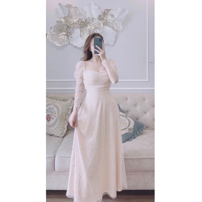 Váy chấm bi trắng cổ vuông