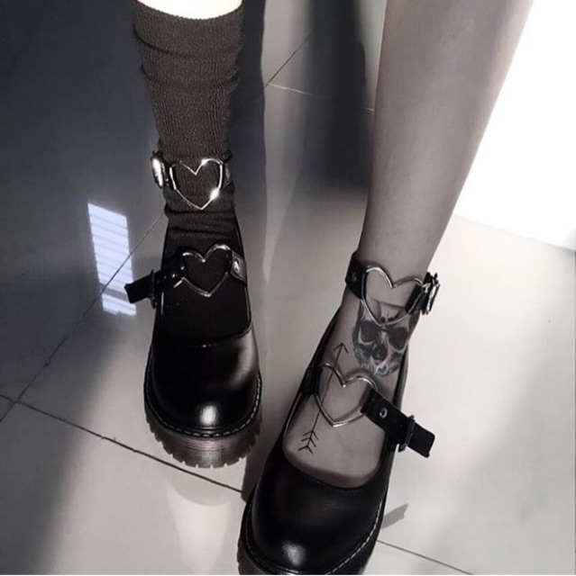 Pass giày bên shoptheinfinity