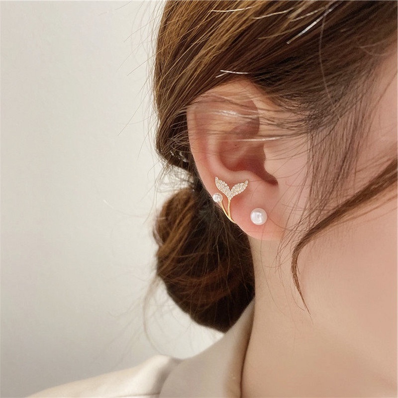Bông tai Etrendy hình đuôi cá đính đá và ngọc trai nhân tạo dễ thương phong cách Hàn Quốc cho nữ