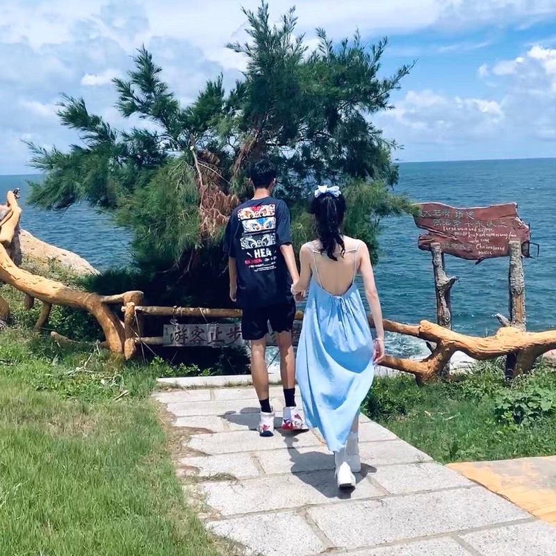 Đầm dài hai dây hở lưng form rộng màu xanh dương