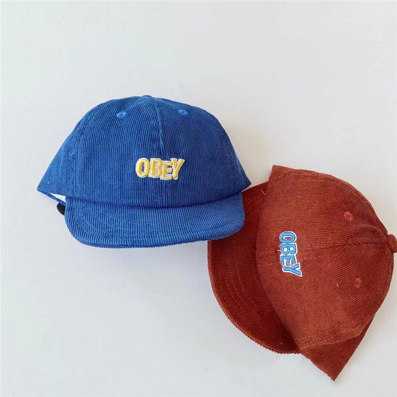 Mũ lưỡi trai nhung mềm mại thêu chữ cho bé