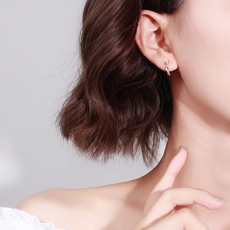 Đôi bông tai tạo hình độc đáo cho nữ