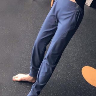 Quần jogger thun dù nhẹ - form đẹp