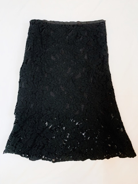 THANH LÝ CHÂN VÁY REN ĐEN DÀI LỖI NHẸ