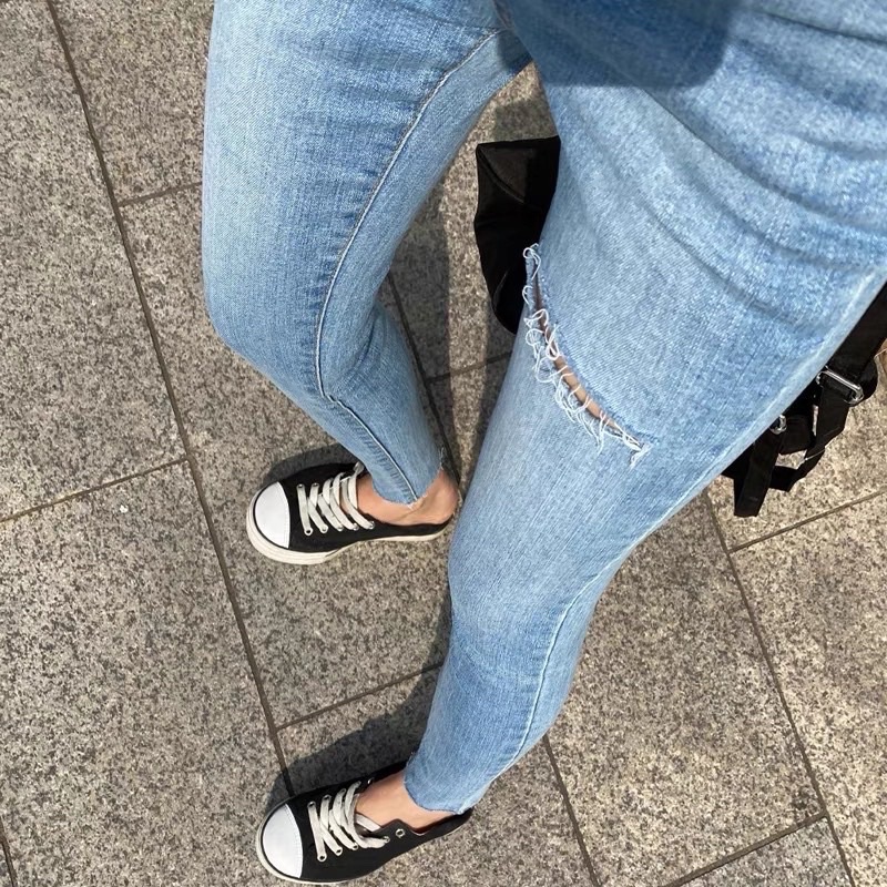 Quần jeans ôm xanh nhạt co dãn cạp cao rách đùi gối THOMPHAMSHOP