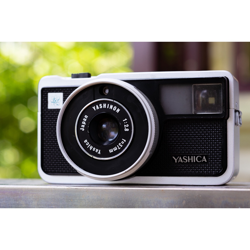Máy ảnh film cổ cực vintage Yashica
