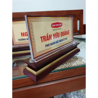bảng chức danh mica đế gỗ