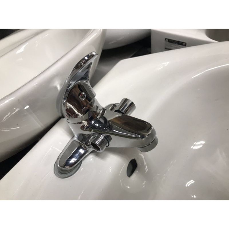 CỦ SEN LIỀN VÒI NÓNG LẠNH LAVABO
